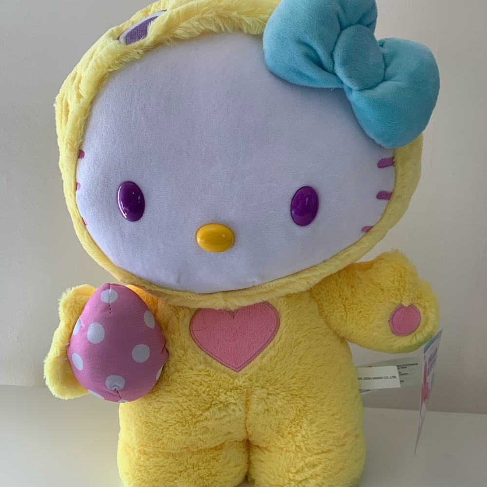 Hello Kitty Yellow Easter Greeter